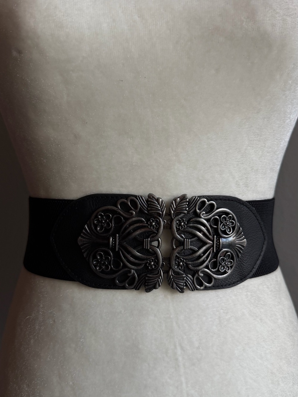 Vintage Style Black Stretch Waist Belt with Ornate Silver Floral Filigree Clasp